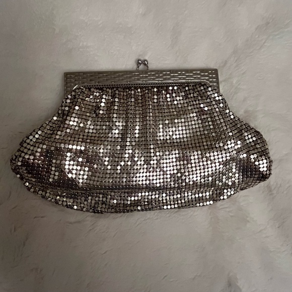 Vintage Clutch Hand Bags circa 1950 and before. - Picture 2 of 14